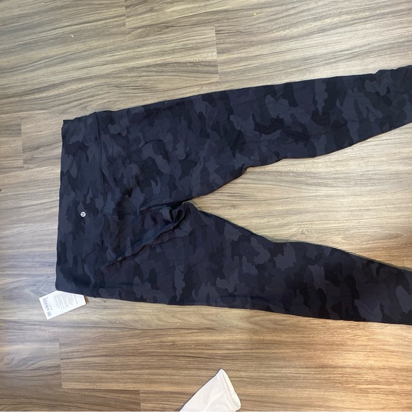 NWT Lululemon Align Legging 28” Size 20 Camo - Picture 5 of 7
